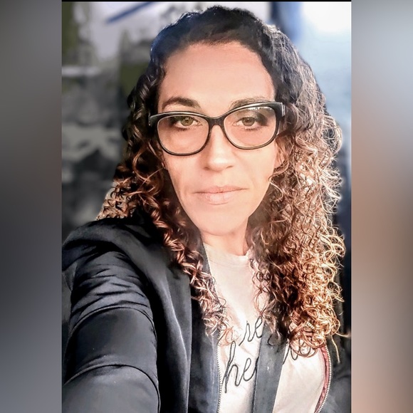 Meet your Posher, Sarah - Picture 2 of 4